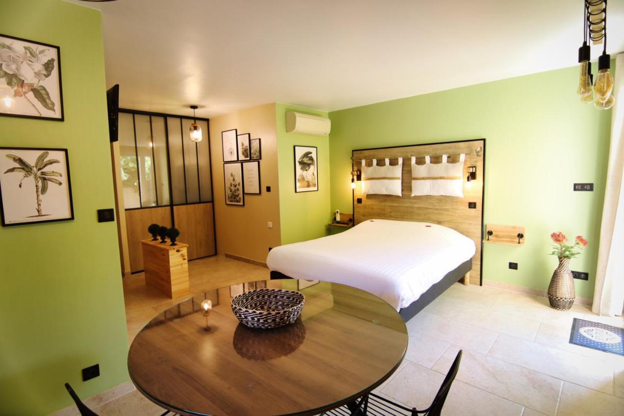Bed and Breakfast La Demeure Insoupconnee Кассі Екстер'єр фото